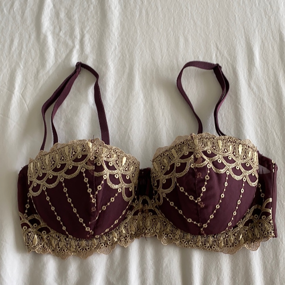 Frederick’s of Hollywood bra, 34B